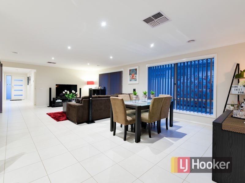 37 Edenbrook Circuit, Pakenham VIC 3810