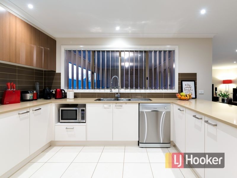 37 Edenbrook Circuit, Pakenham VIC 3810