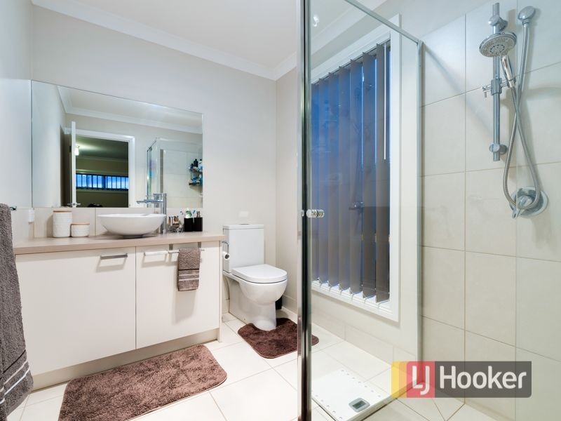 37 Edenbrook Circuit, Pakenham VIC 3810