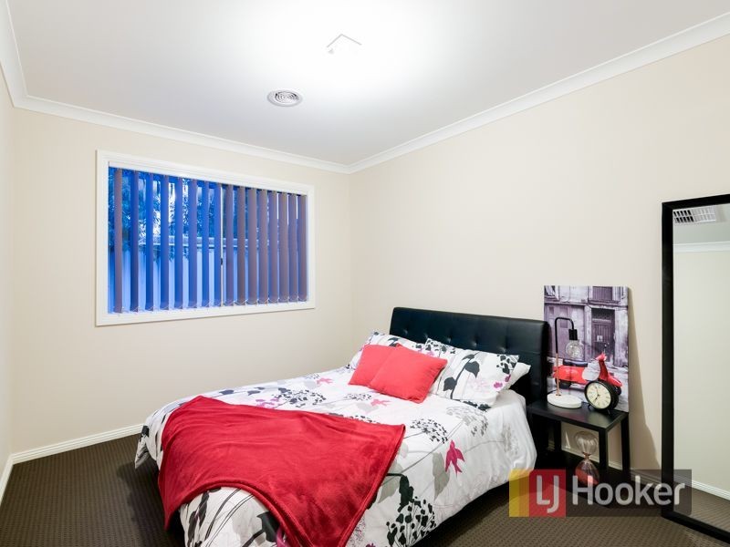 37 Edenbrook Circuit, Pakenham VIC 3810