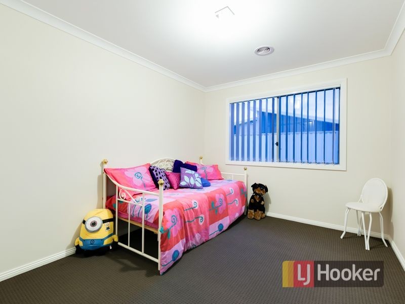 37 Edenbrook Circuit, Pakenham VIC 3810