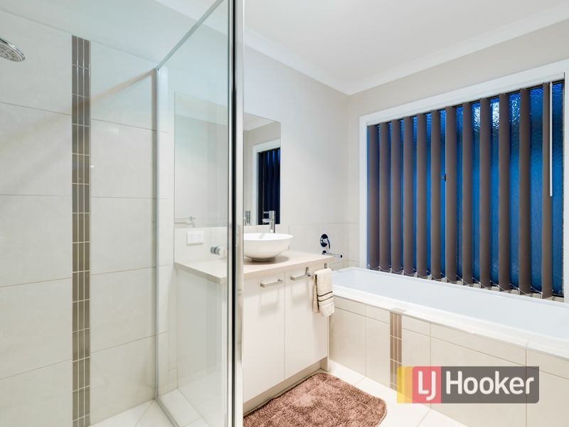 37 Edenbrook Circuit, Pakenham VIC 3810