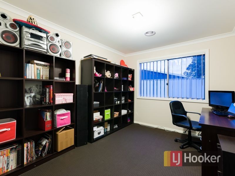 37 Edenbrook Circuit, Pakenham VIC 3810