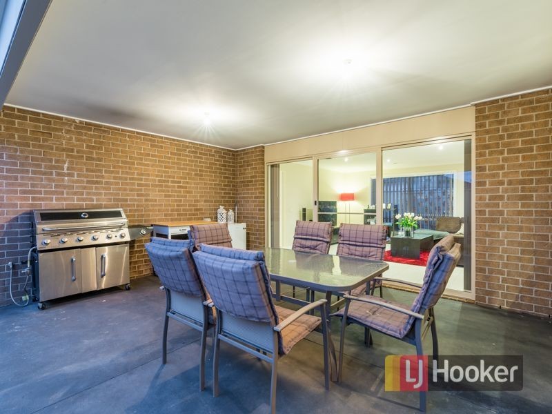 37 Edenbrook Circuit, Pakenham VIC 3810