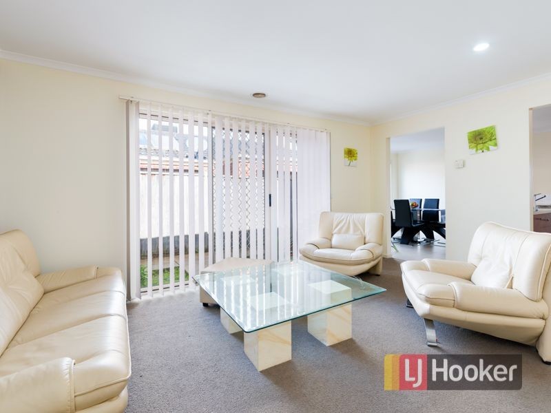 15 Penhurst Way, Cranbourne North VIC 3977