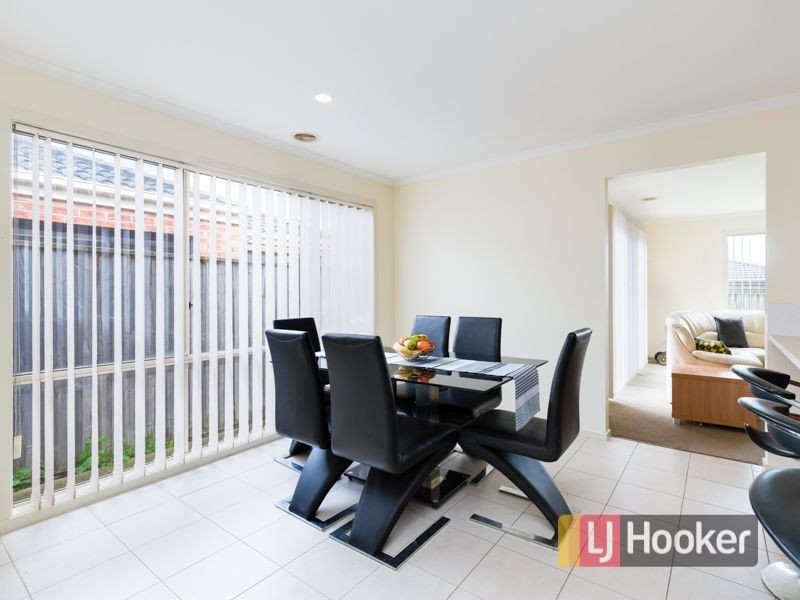 15 Penhurst Way, Cranbourne North VIC 3977