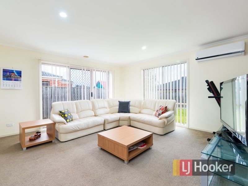 15 Penhurst Way, Cranbourne North VIC 3977