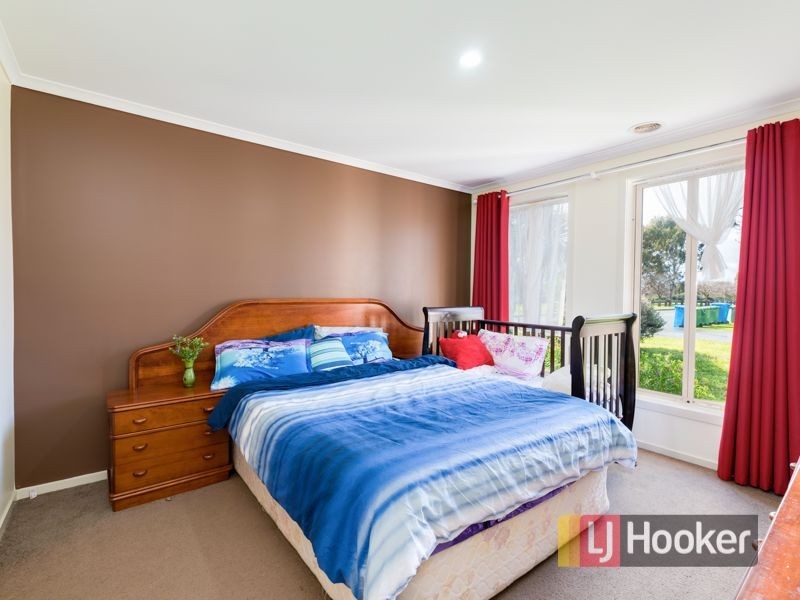 15 Penhurst Way, Cranbourne North VIC 3977