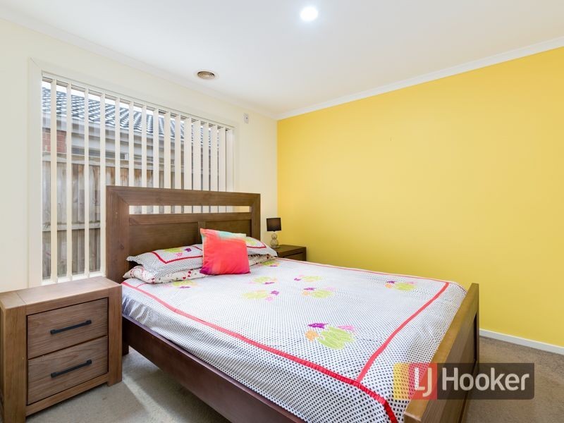 15 Penhurst Way, Cranbourne North VIC 3977
