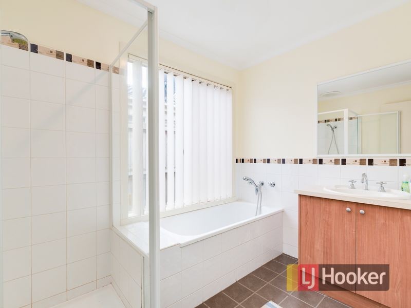 15 Penhurst Way, Cranbourne North VIC 3977