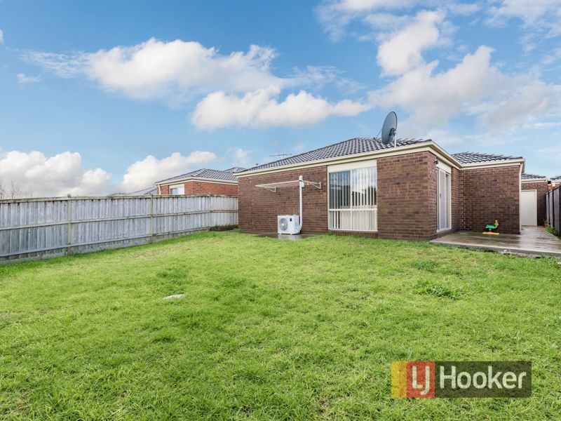 15 Penhurst Way, Cranbourne North VIC 3977