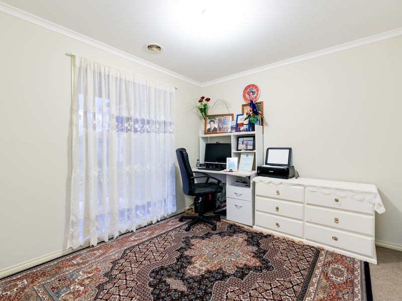 12 Nile Crescent, Cranbourne VIC 3977