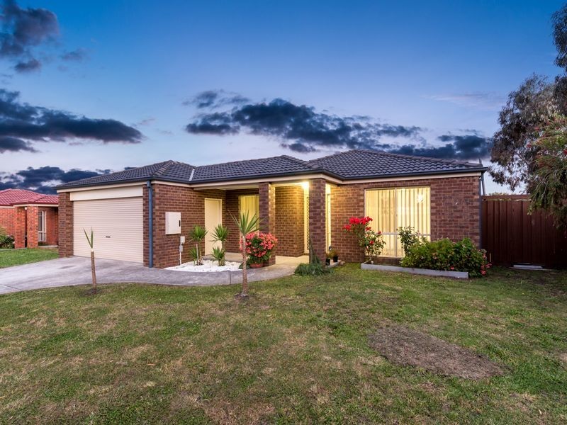 12 Nile Crescent, Cranbourne VIC 3977