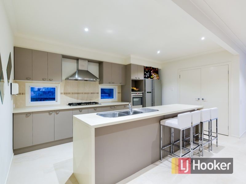 6 Florio Close, Berwick VIC 3806