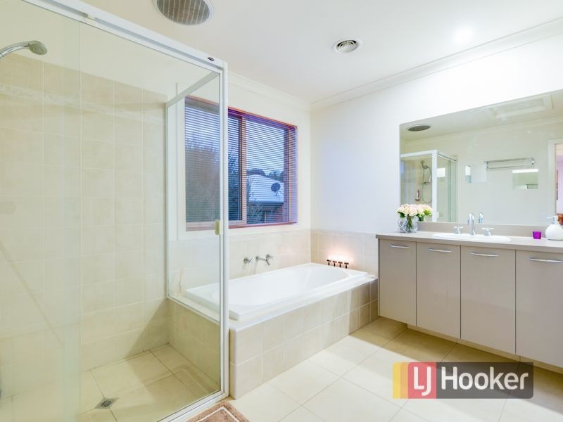 6 Florio Close, Berwick VIC 3806