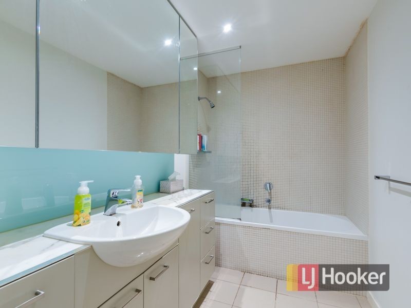 Apartment 101/30 Rakaia Way, Docklands VIC 3008