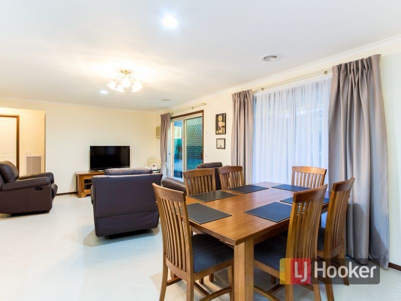 15 Sunset Place, Hampton Park VIC 3976