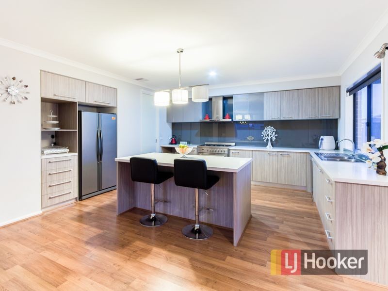 18 Ardent Crescent, Cranbourne East VIC 3977