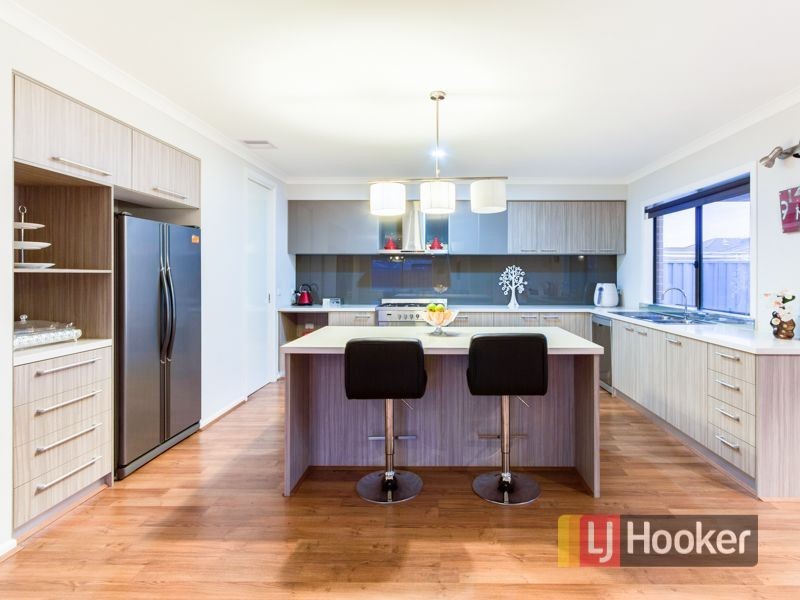 18 Ardent Crescent, Cranbourne East VIC 3977