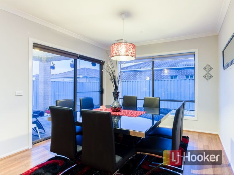 18 Ardent Crescent, Cranbourne East VIC 3977