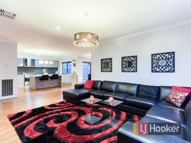 18 Ardent Crescent, Cranbourne East VIC 3977