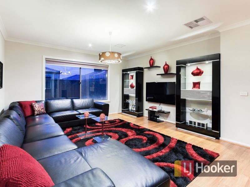 18 Ardent Crescent, Cranbourne East VIC 3977