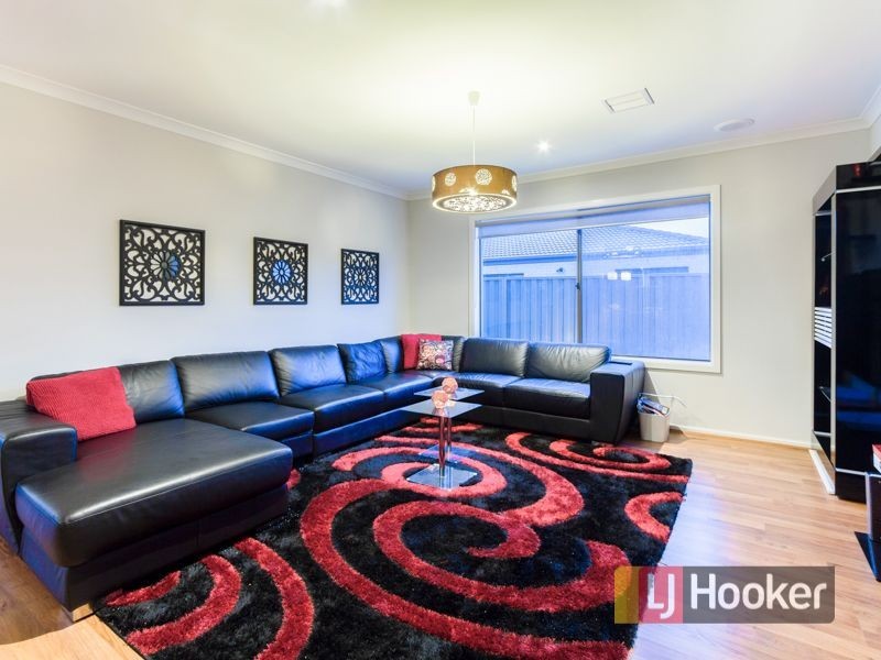 18 Ardent Crescent, Cranbourne East VIC 3977