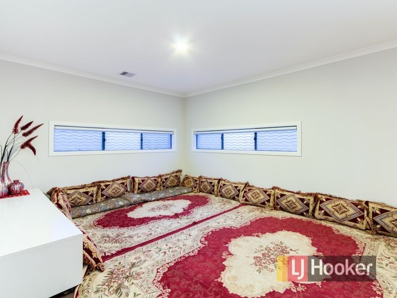 18 Ardent Crescent, Cranbourne East VIC 3977