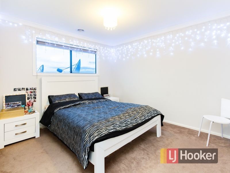 18 Ardent Crescent, Cranbourne East VIC 3977