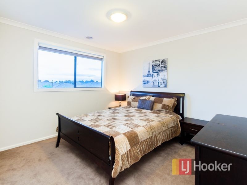 18 Ardent Crescent, Cranbourne East VIC 3977