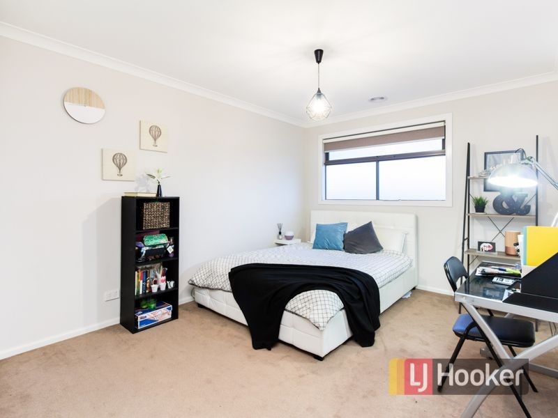 18 Ardent Crescent, Cranbourne East VIC 3977