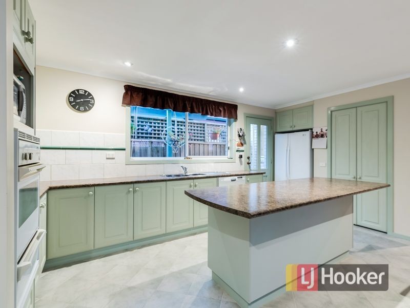 13 Adelong Court, Berwick VIC 3806