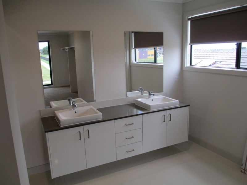 6 Buick Court, Cranbourne East VIC 3977