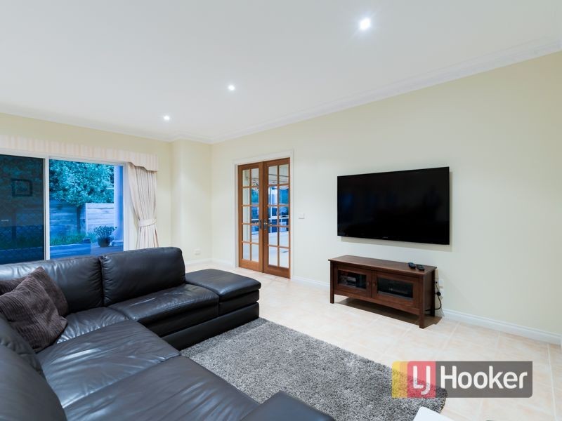8 Treetop Terrace, Plenty VIC 3090