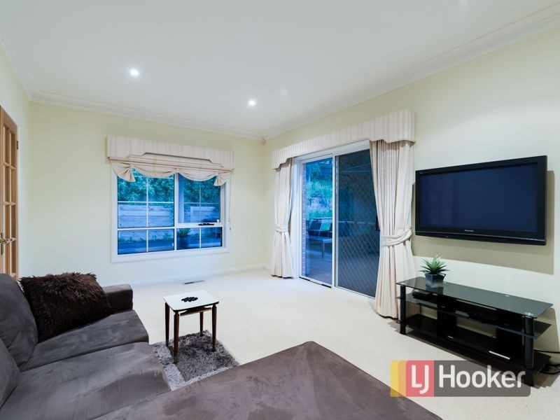 8 Treetop Terrace, Plenty VIC 3090