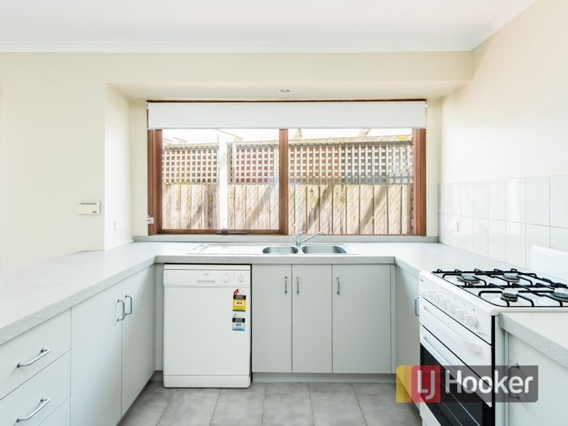 8 Edeys Run, Hampton Park VIC 3976