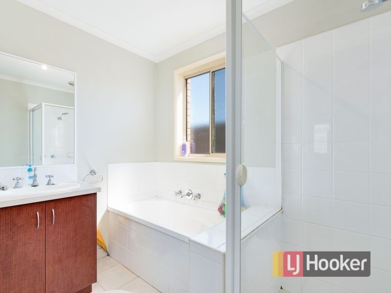 15 Phoenix Avenue, Cranbourne VIC 3977