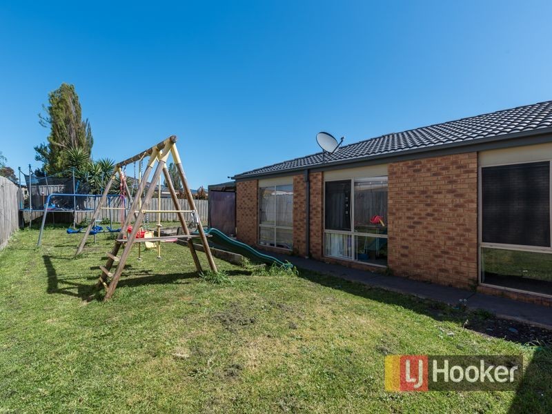 15 Phoenix Avenue, Cranbourne VIC 3977