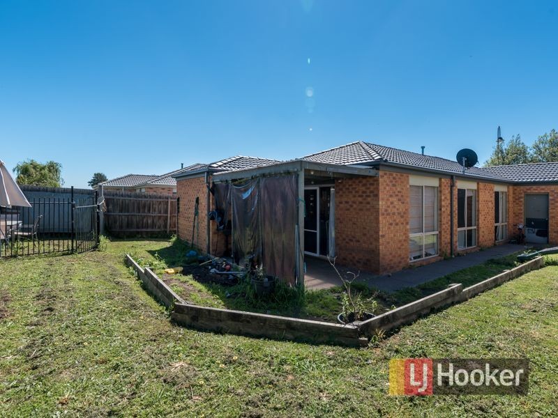 15 Phoenix Avenue, Cranbourne VIC 3977