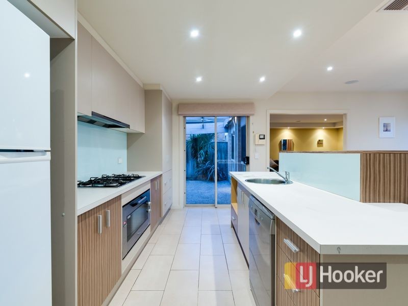 22 Fairways Boulevard, Cranbourne North VIC 3977