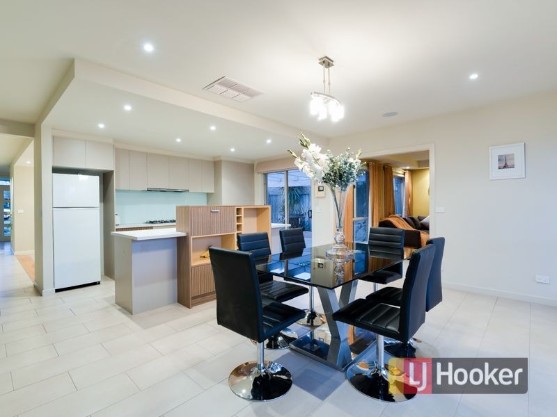 22 Fairways Boulevard, Cranbourne North VIC 3977