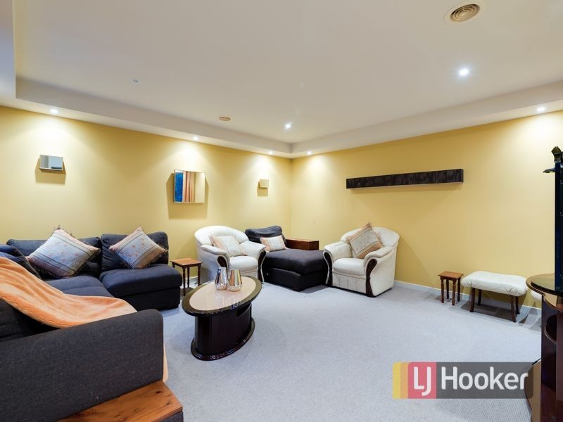 22 Fairways Boulevard, Cranbourne North VIC 3977