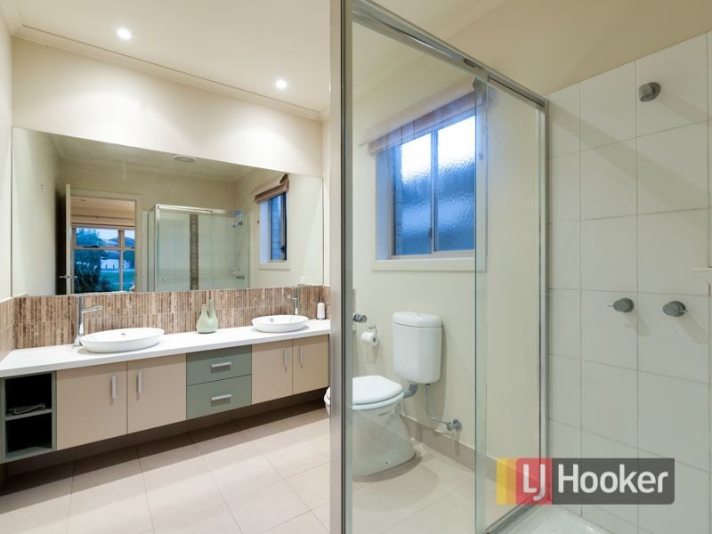 22 Fairways Boulevard, Cranbourne North VIC 3977