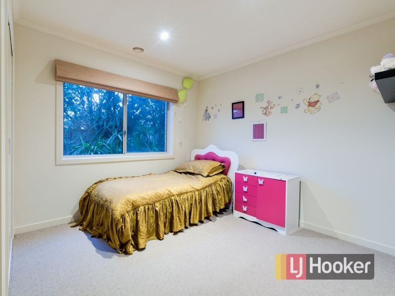 22 Fairways Boulevard, Cranbourne North VIC 3977