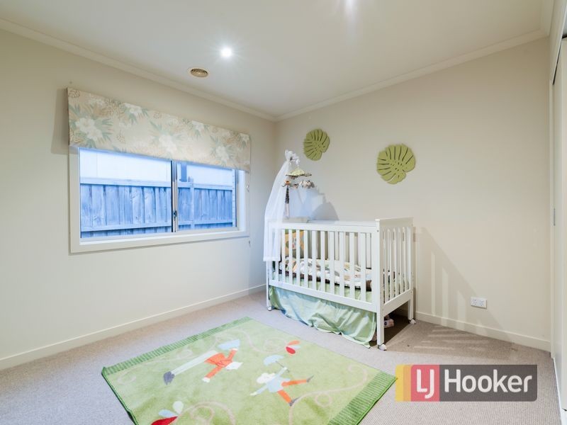 22 Fairways Boulevard, Cranbourne North VIC 3977