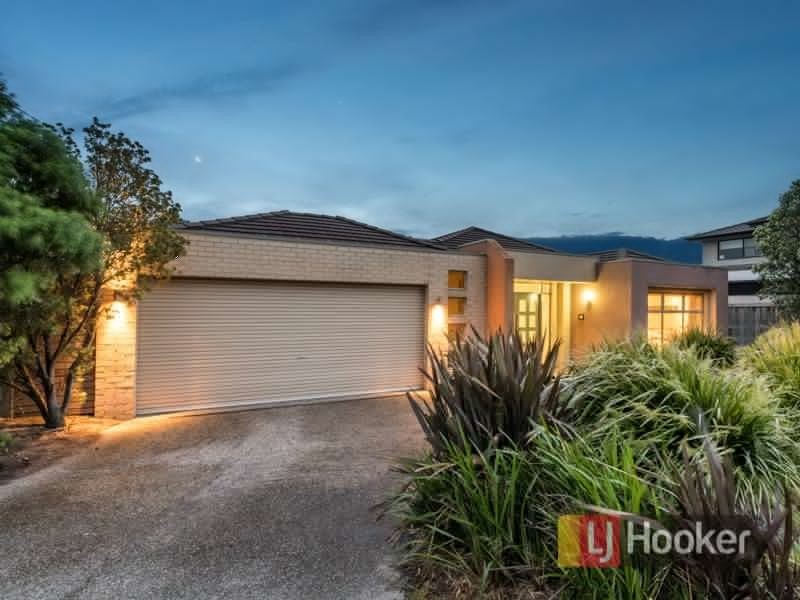 22 Fairways Boulevard, Cranbourne North VIC 3977
