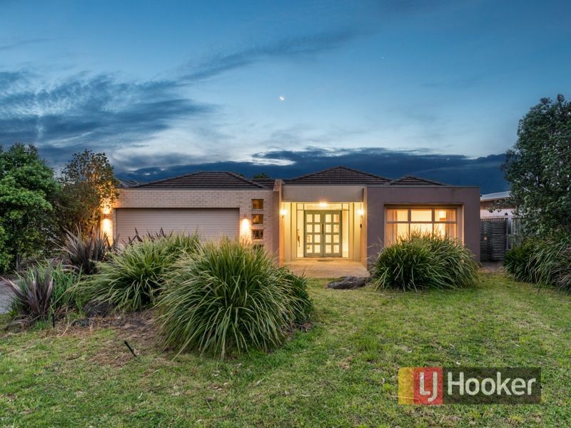 22 Fairways Boulevard, Cranbourne North VIC 3977