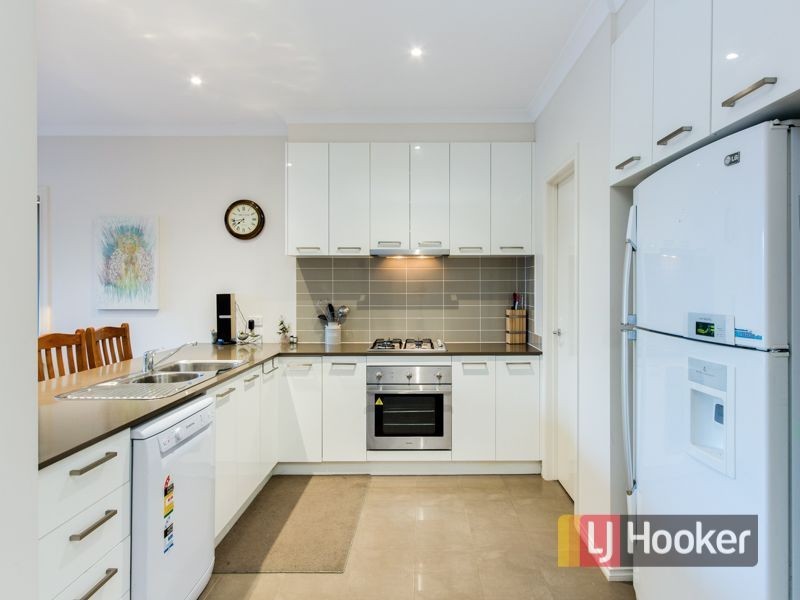 10 Avon River Way, Pakenham VIC 3810