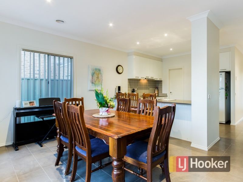 10 Avon River Way, Pakenham VIC 3810