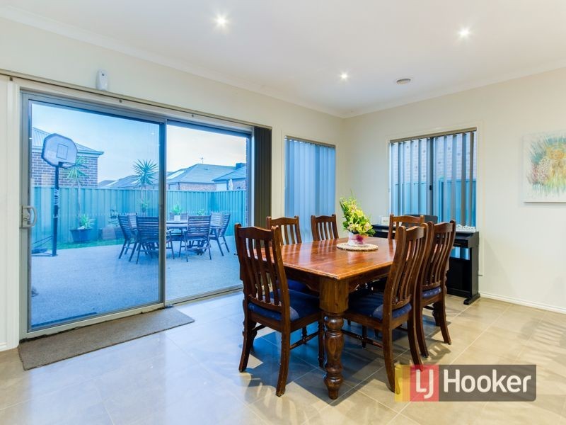 10 Avon River Way, Pakenham VIC 3810